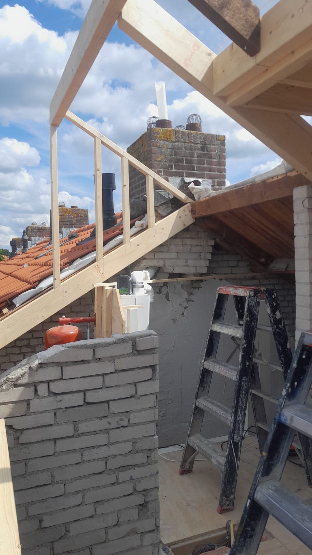 Binnenzijde van dakconstructie bij dakkapel in uitvoering