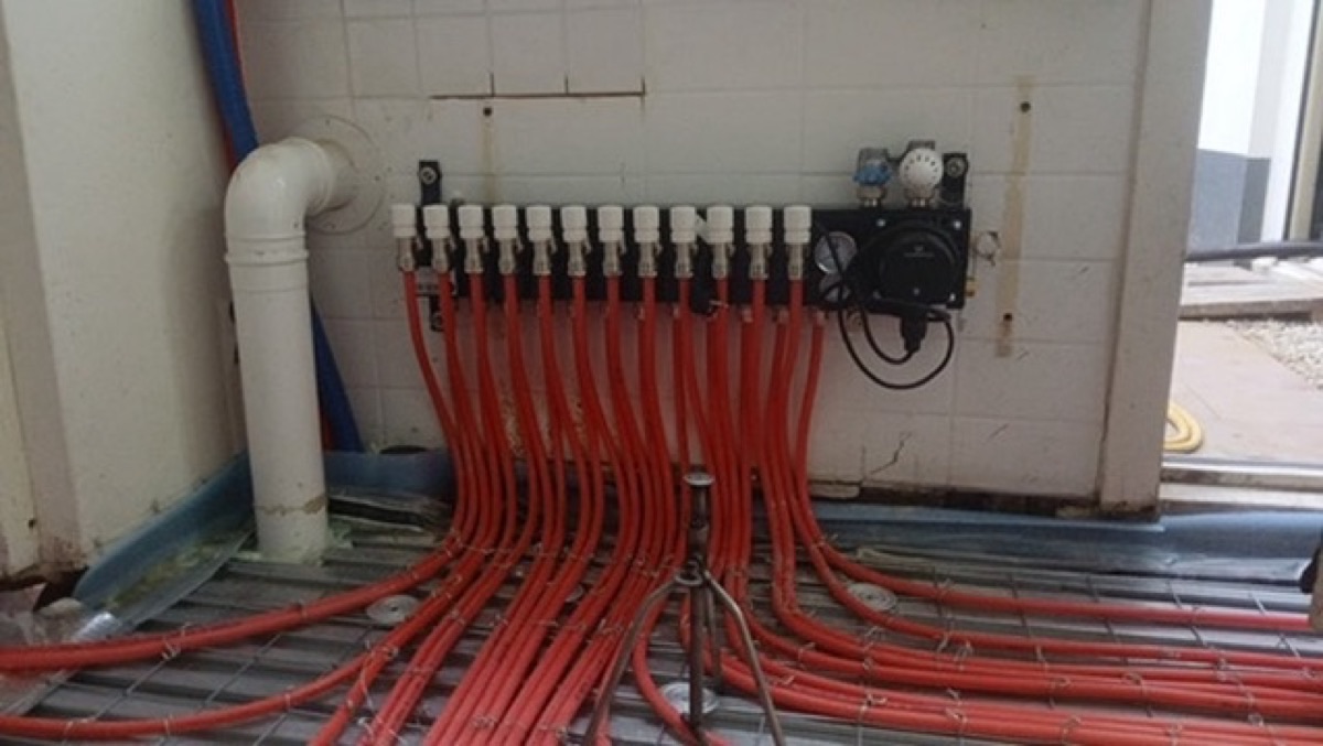 Kunststof of composiet vloerverwarming verdeler door De Bouw Baron